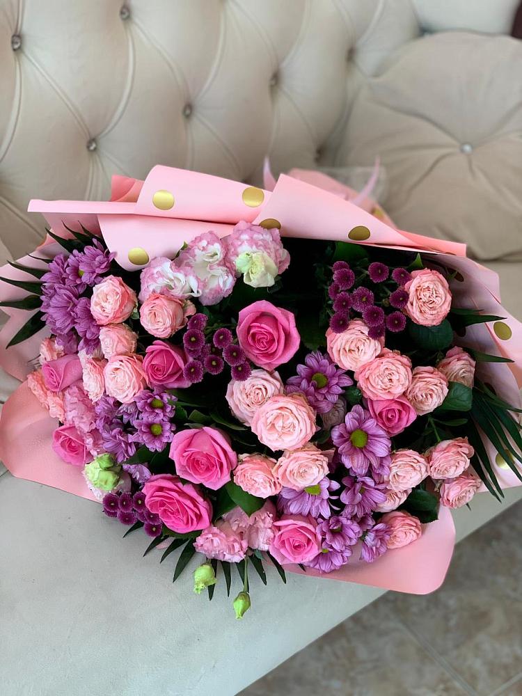 Букет цветов из: Хризантемы, Розы и Лизиантусы в Терской