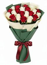 Букет Микс из красных и белых роз в Терской