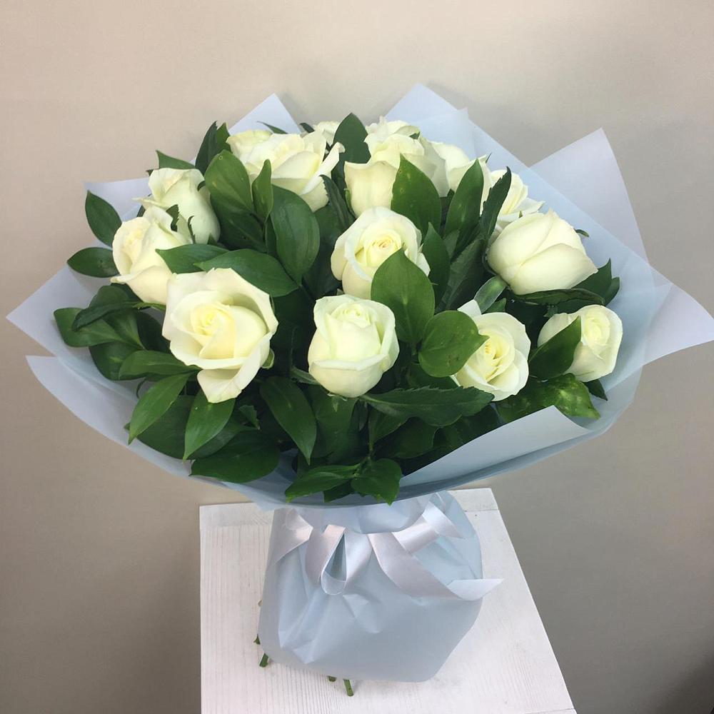 Букет 15 Белых роз Проуд в Терской