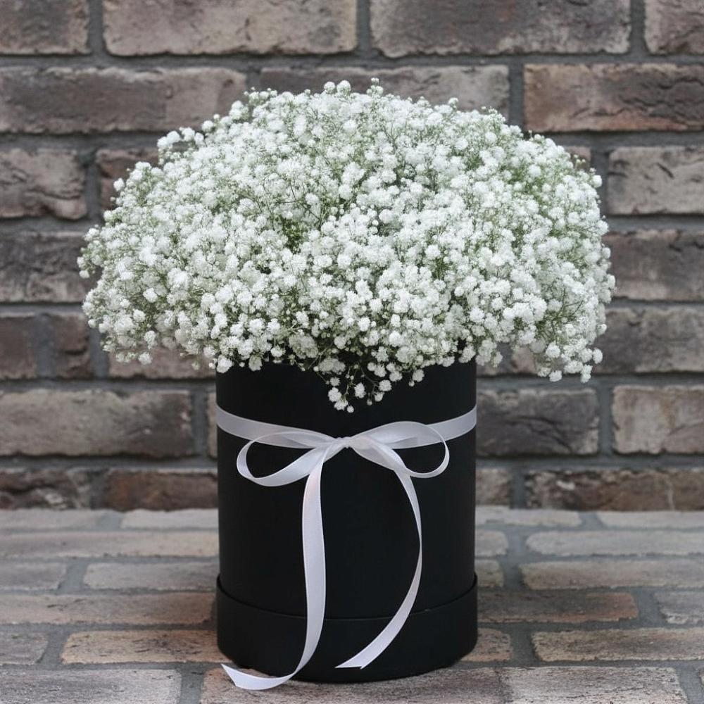 Цветочная композиция из Гипсофила в шляпной коробке в Терской