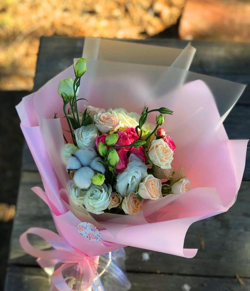 Букет цветов из: Розы и Лизиантусы в Терской