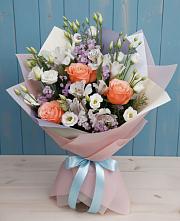 Букет цветов из:  Лизиантусы, Розы, Альстромерии и Гипсофила в Терской