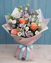 Букет цветов из:  Лизиантусы, Розы, Альстромерии и Гипсофила в Терской