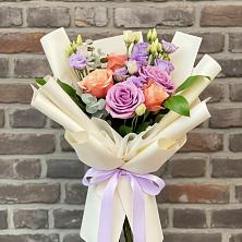 Букет цветов из:  Лизиантусы и Розы в Терской