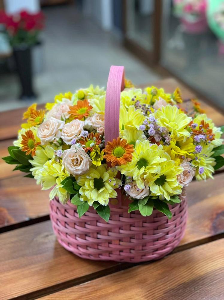 Цветочная композиция из Хризантемы и Розы в корзине в Терской