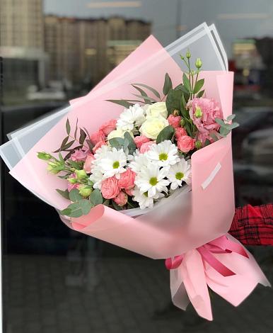 Букет цветов из: Розы, Лизиантусы и Хризантемы в Терской