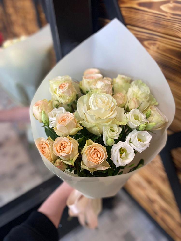 Букет цветов из: Розы и Лизиантусы в Терской